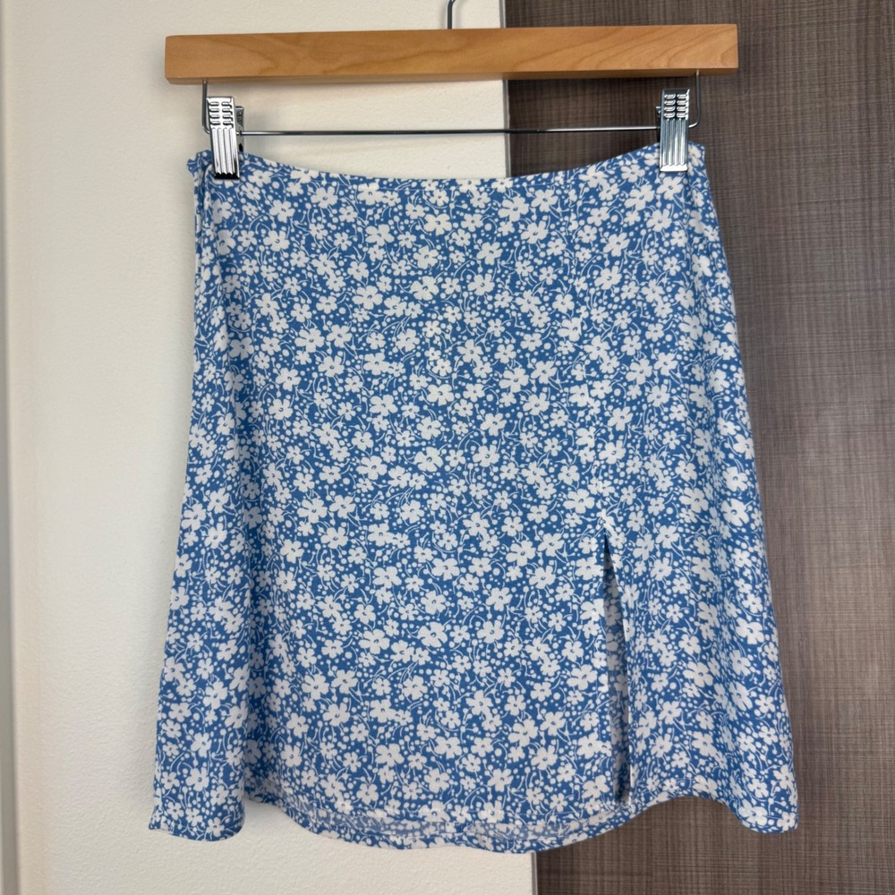Reformation Blue Ditsy Floral Print Margot Mini Skirt Side Slit Size 2 - Picture 3 of 10